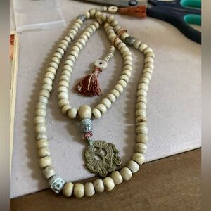 Estate auction, Mala Yak Tibetan Guru Mantra prayer Beads With Tassels & charm